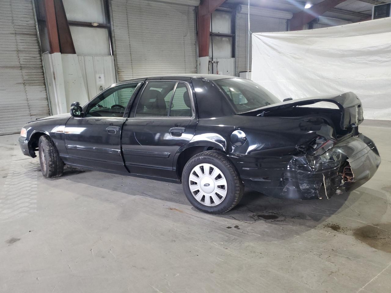 2011 Ford Crown Victoria - Image 2