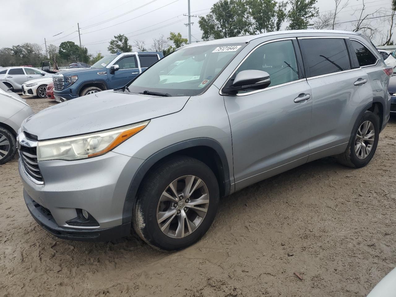 5TDKKRFH5FS105370 2015 TOYOTA HIGHLANDER - Image 1