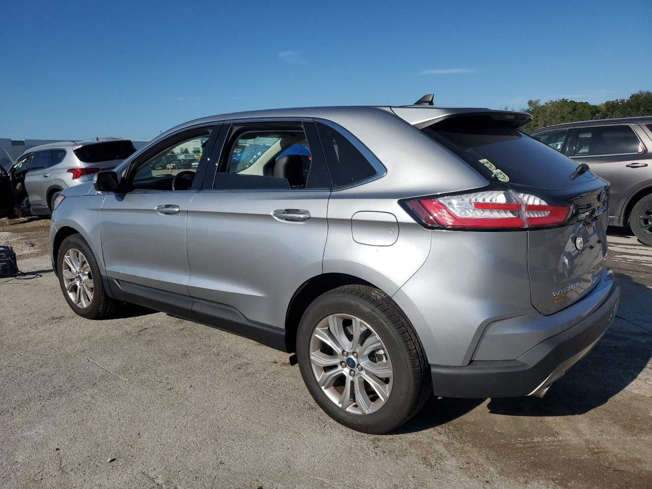 2022 Ford Edge - Image 2
