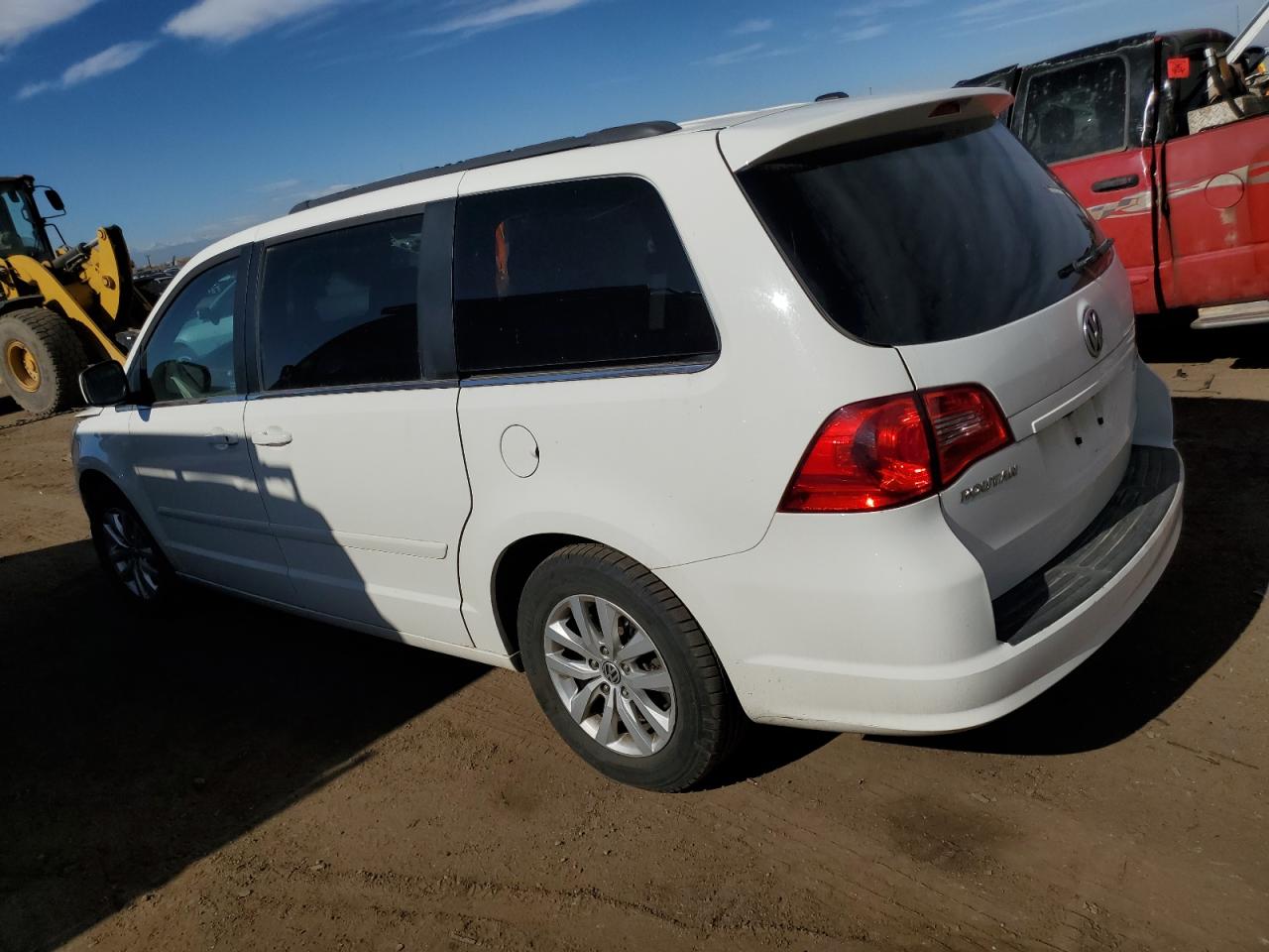 2012 Volkswagen Routan - Image 2