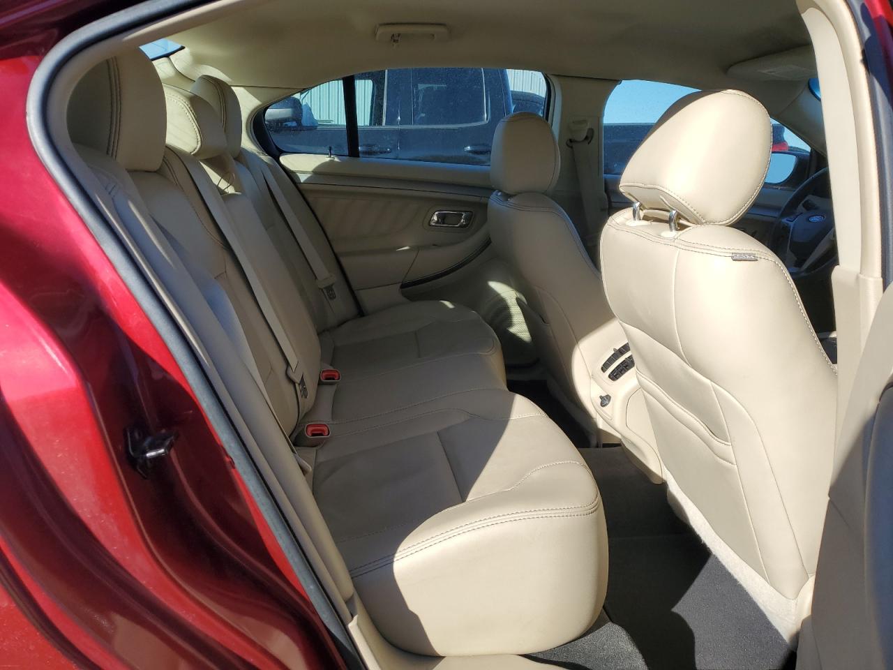 2014 Ford Taurus - Image 10