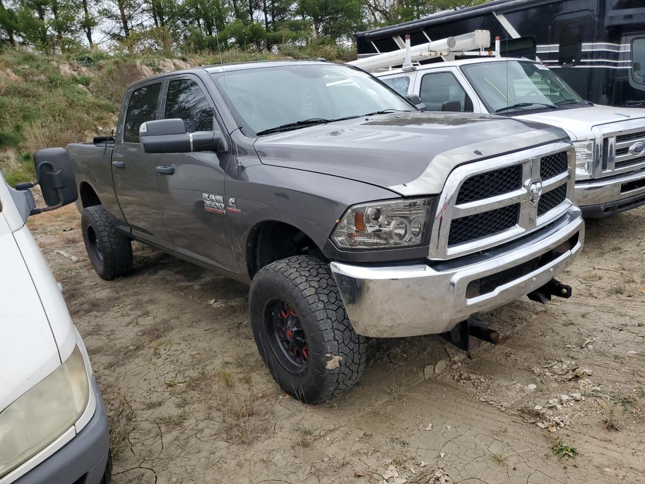 2015 RAM 3500 - Image 4