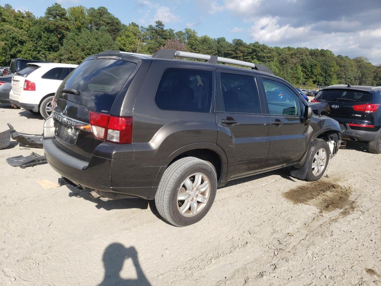 2011 Mitsubishi Endeavor - Image 3
