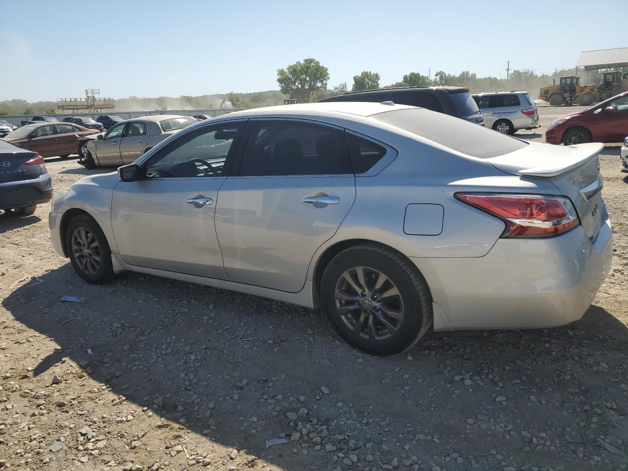 2015 Nissan Altima - Image 2