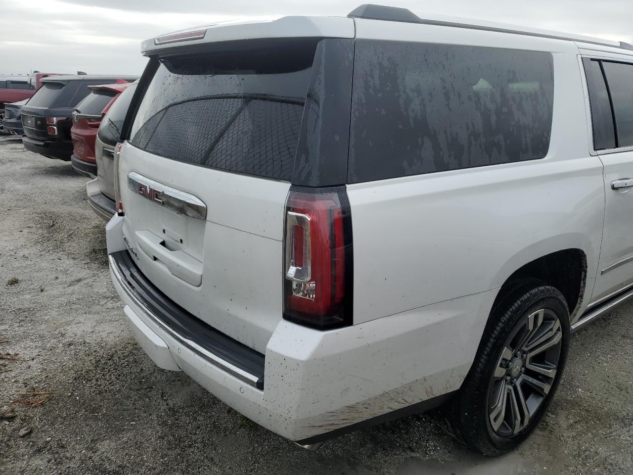 1GKS1HKJ7HR389323 2017 GMC Yukon Xl Denali