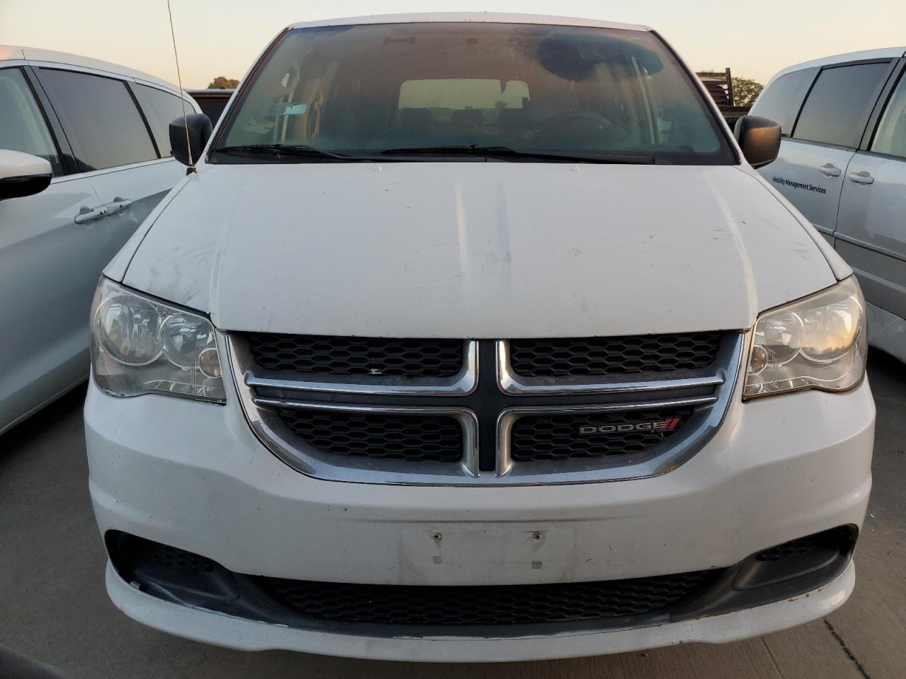 2017 Dodge Caravan - Image 5