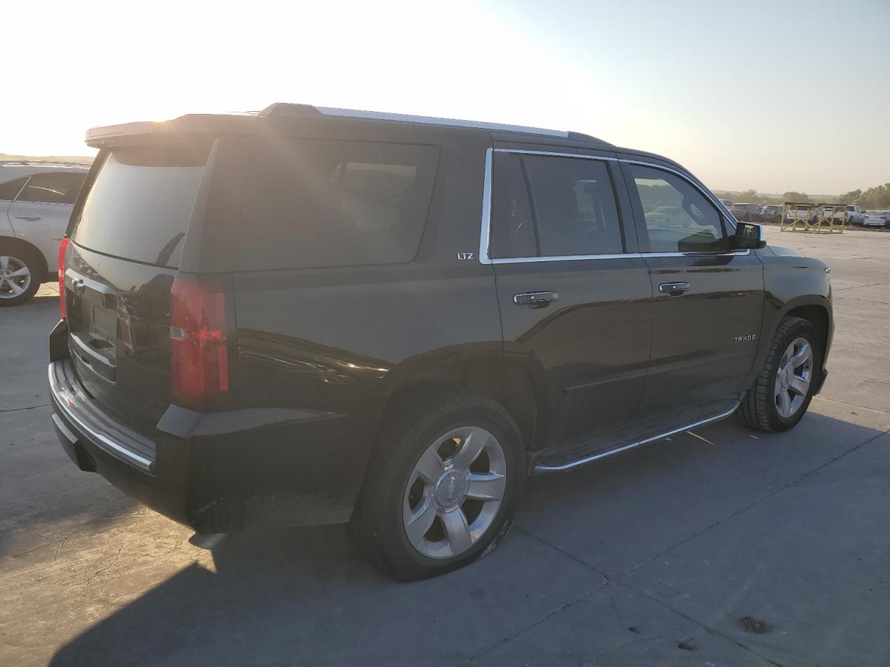 VIN 1GNSCCKC8FR106765 2015 CHEVROLET TAHOE no.3