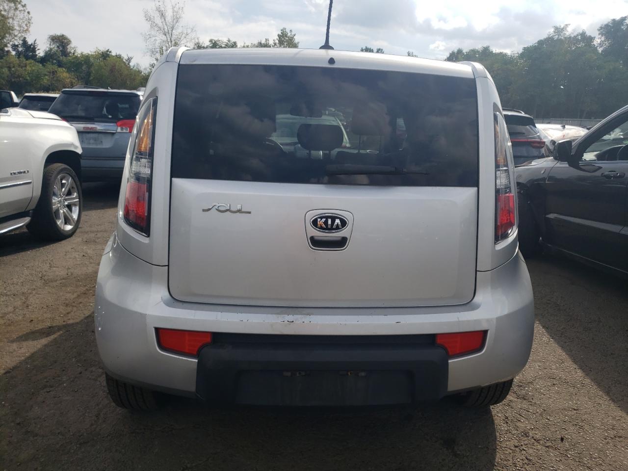 2011 Kia Soul + VIN: KNDJT2A21B7278245 Lot: 72898684