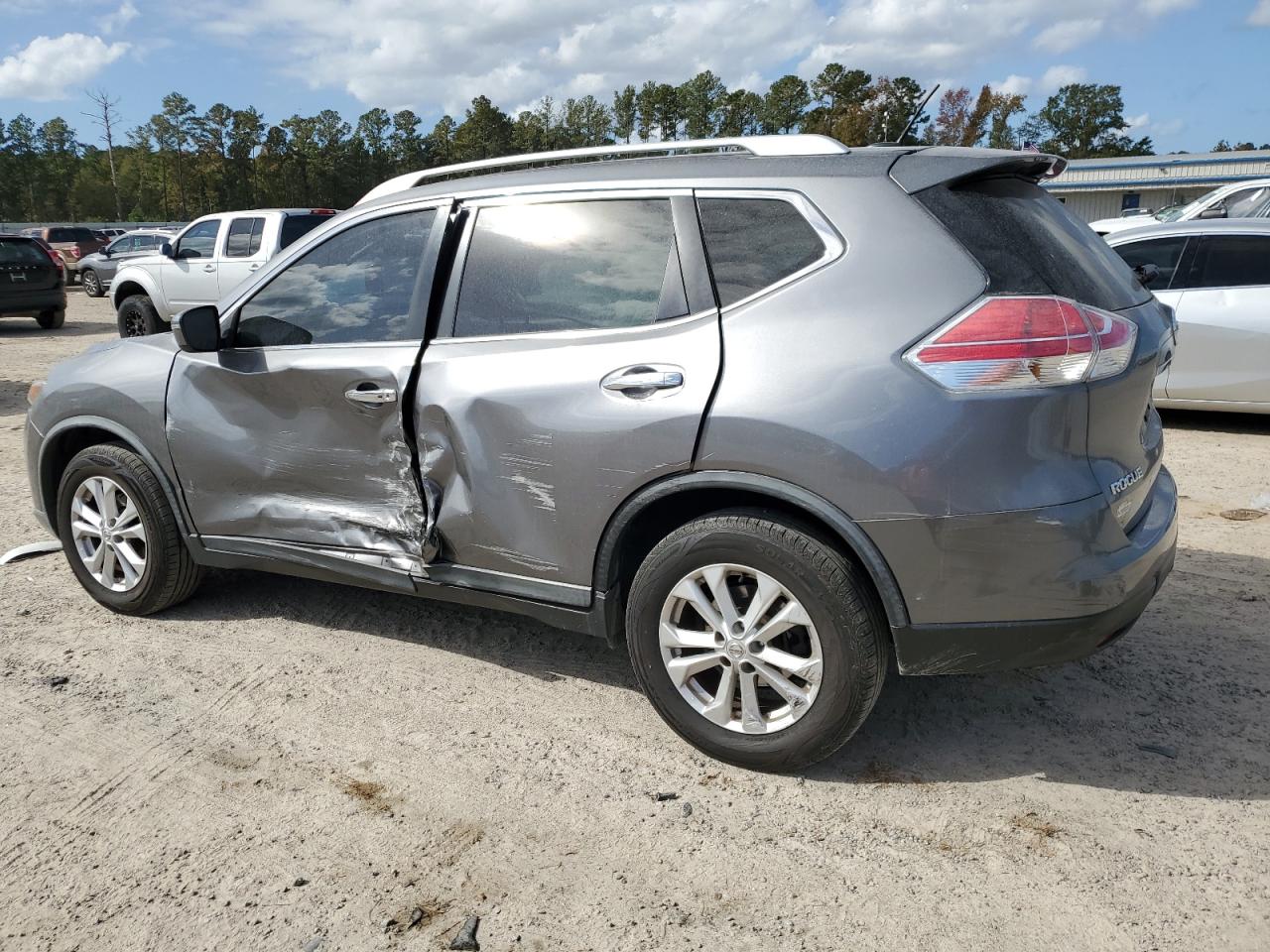 2016 Nissan Rogue - Image 2
