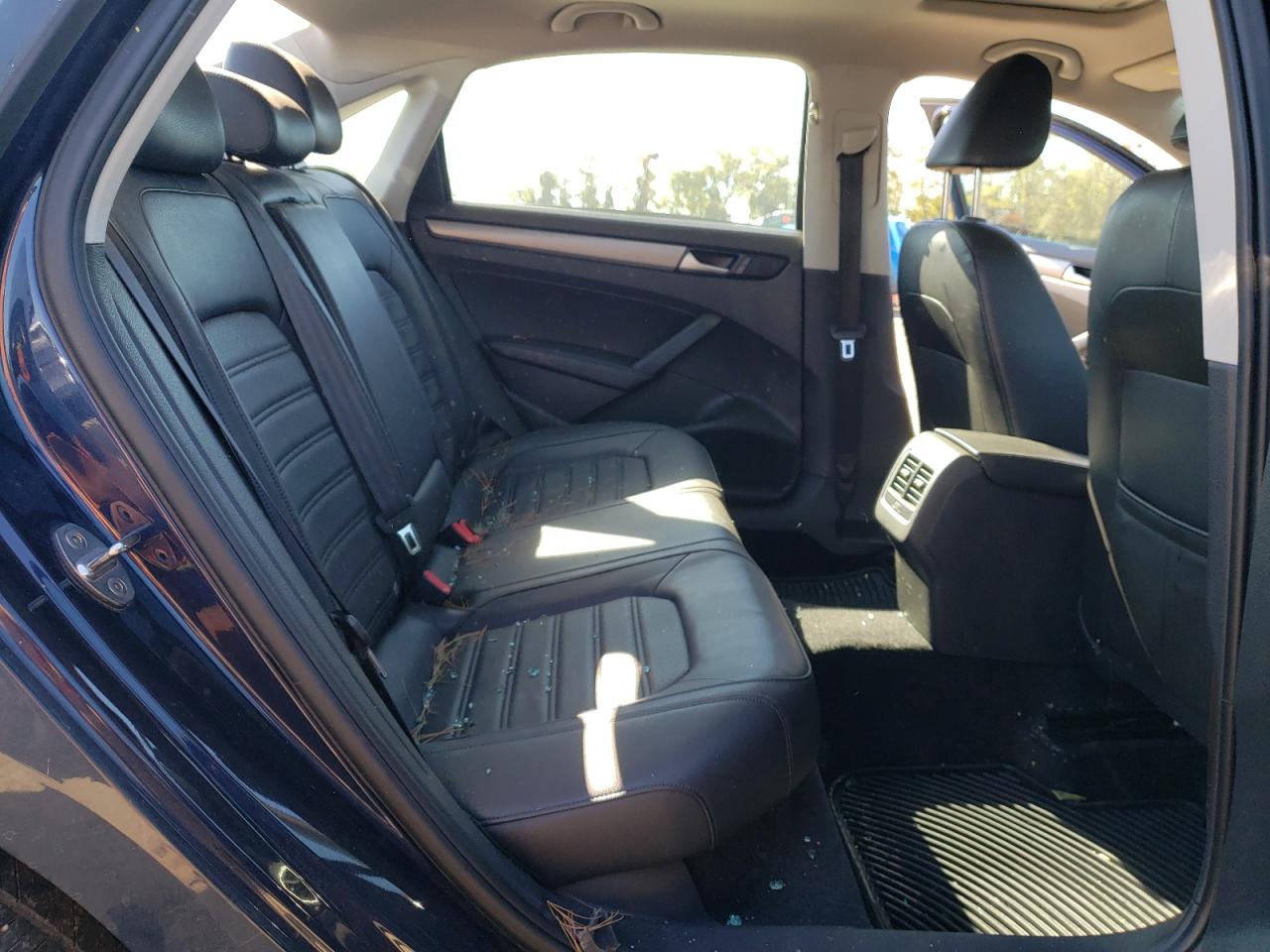 2015 Volkswagen Passat - Image 10