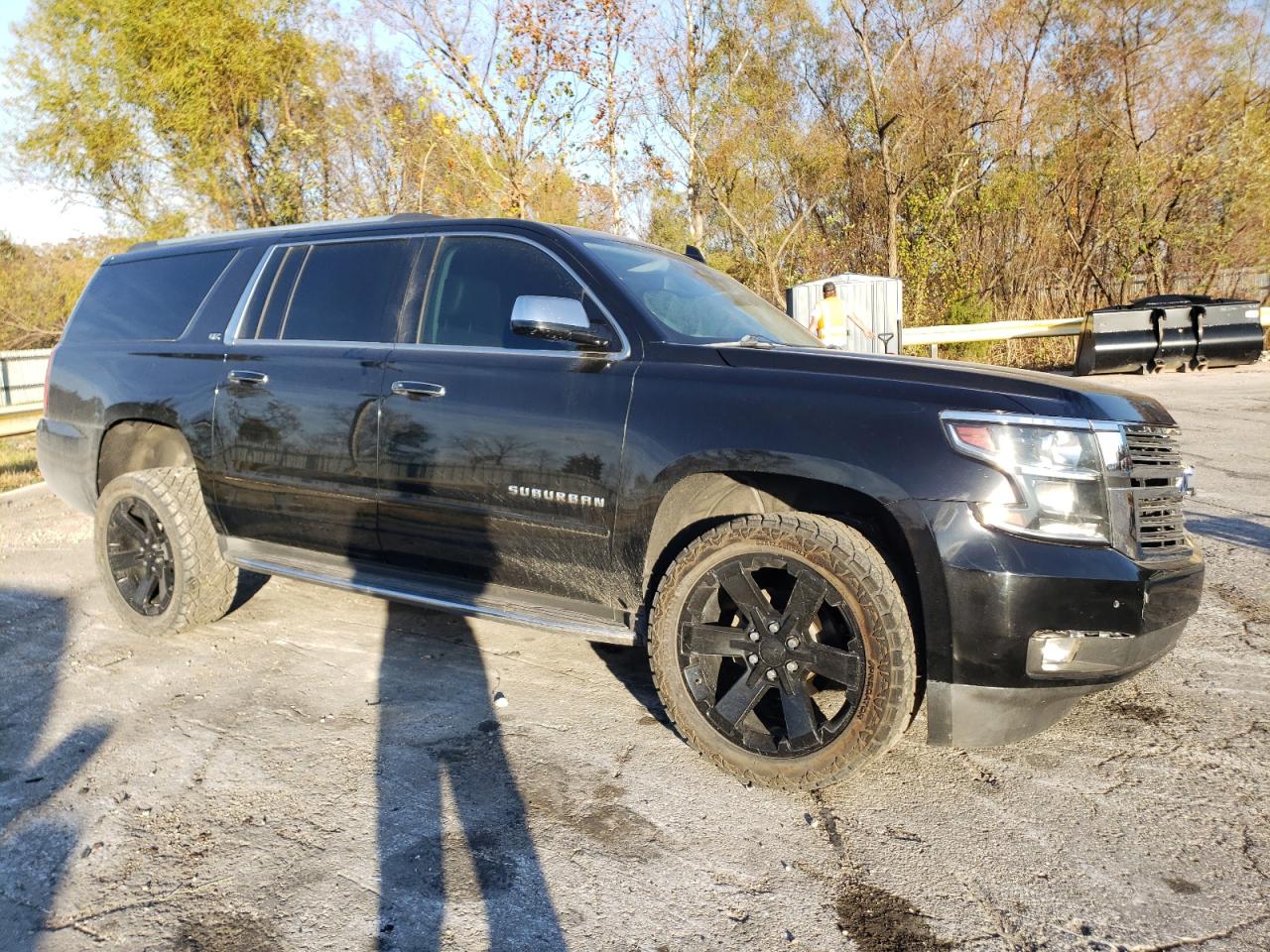 2016 Chevrolet Suburban - Image 4