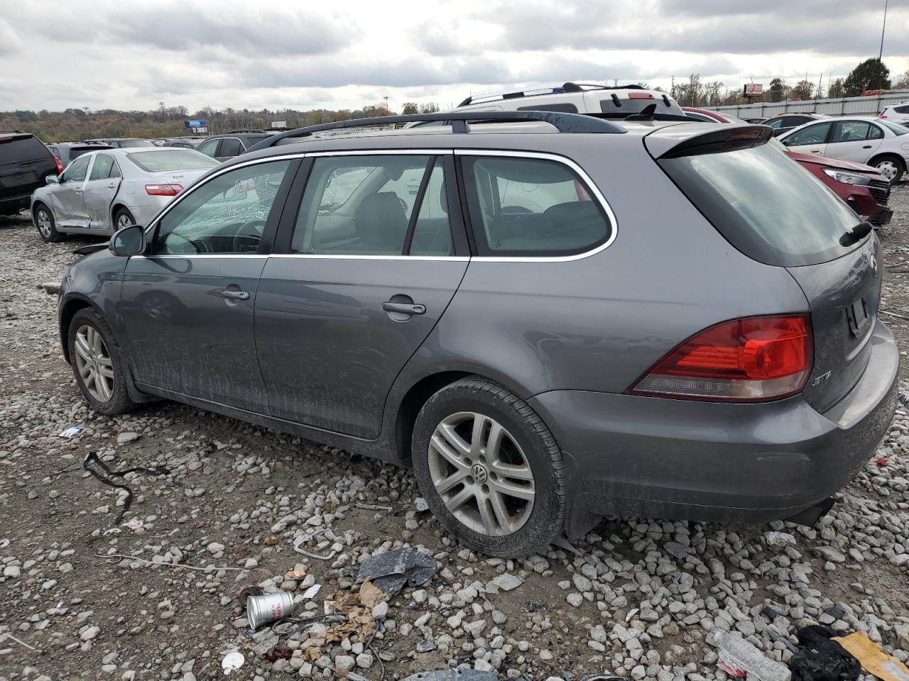 2010 Volkswagen Jetta - Image 2