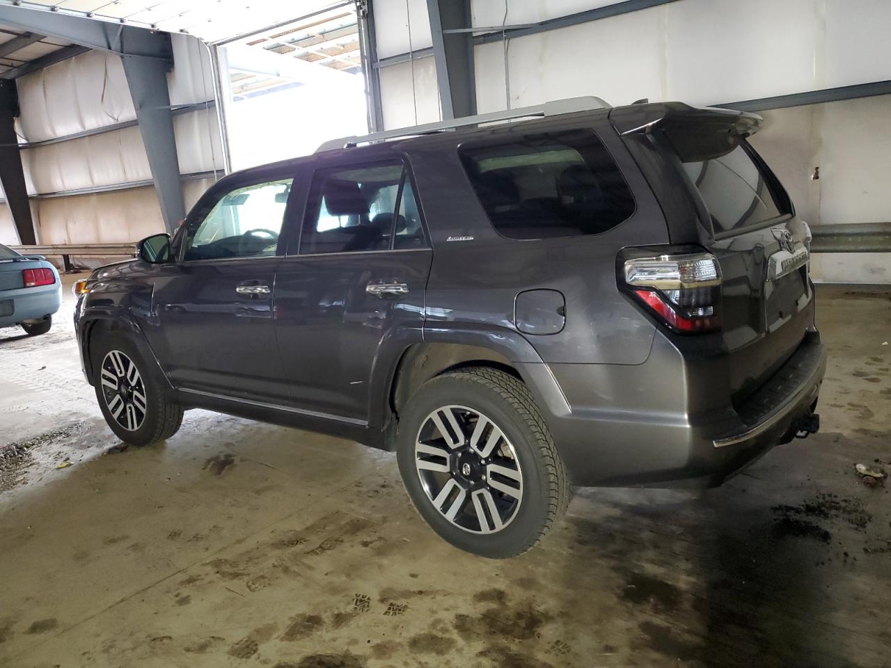 VIN JTEBU5JRXH5476452 2017 TOYOTA 4RUNNER no.2