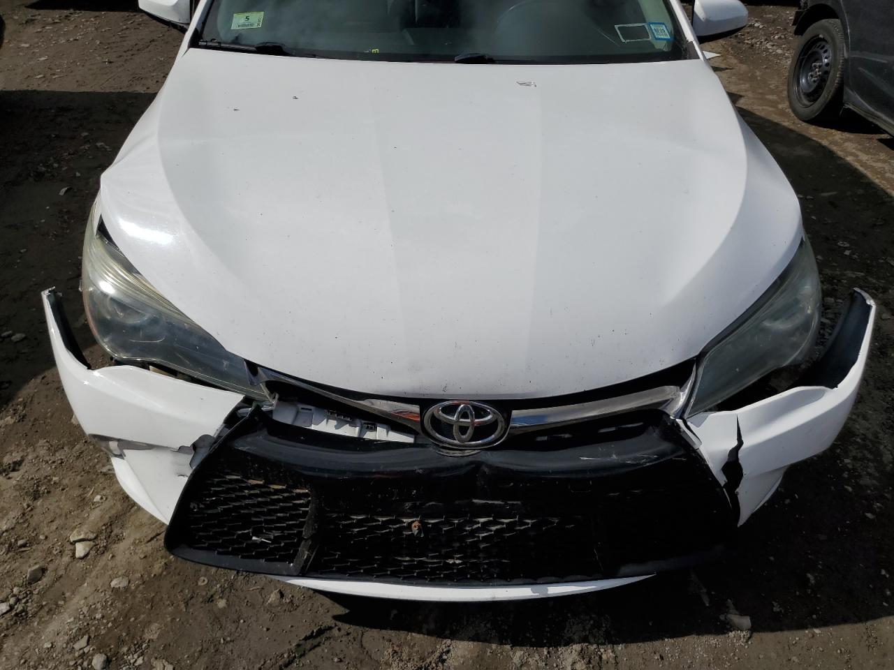 4T1BF1FK1FU477555 2015 Toyota Camry Le