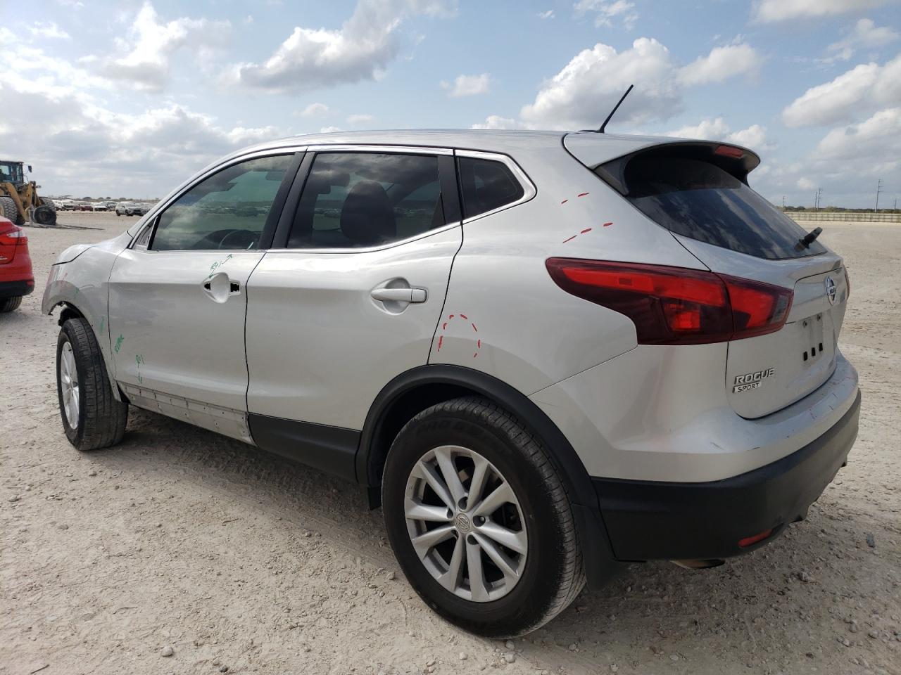 2018 Nissan Rogue - Image 2