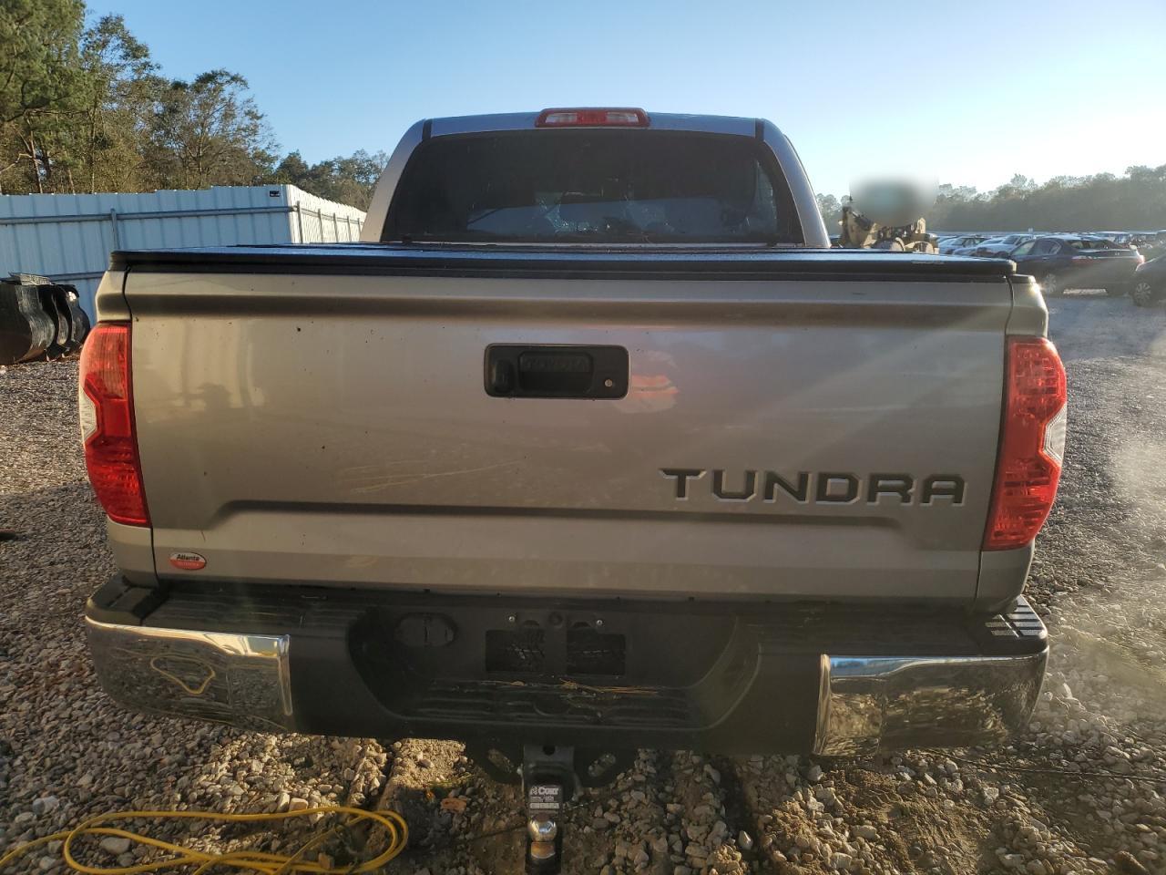 5TFDW5F11JX716895 2018 Toyota Tundra Crewmax Sr5