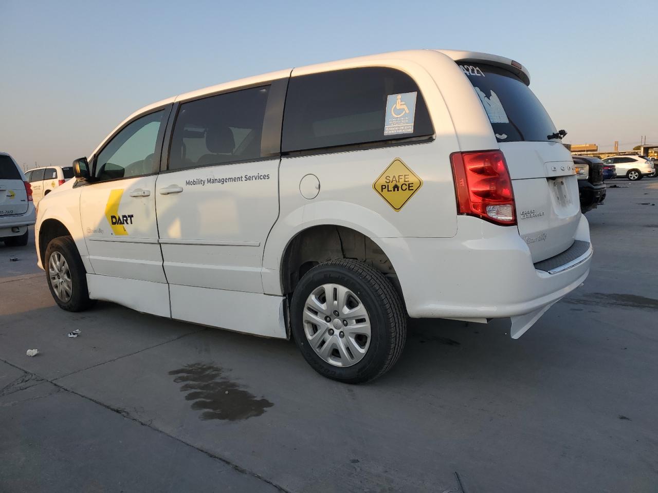 2017 Dodge Caravan - Image 2