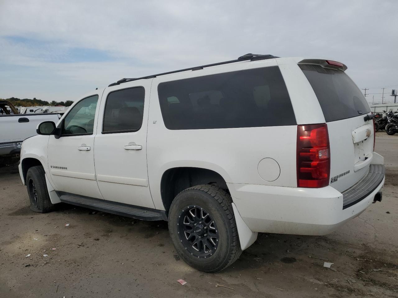 2008 Chevrolet Suburban - Image 2