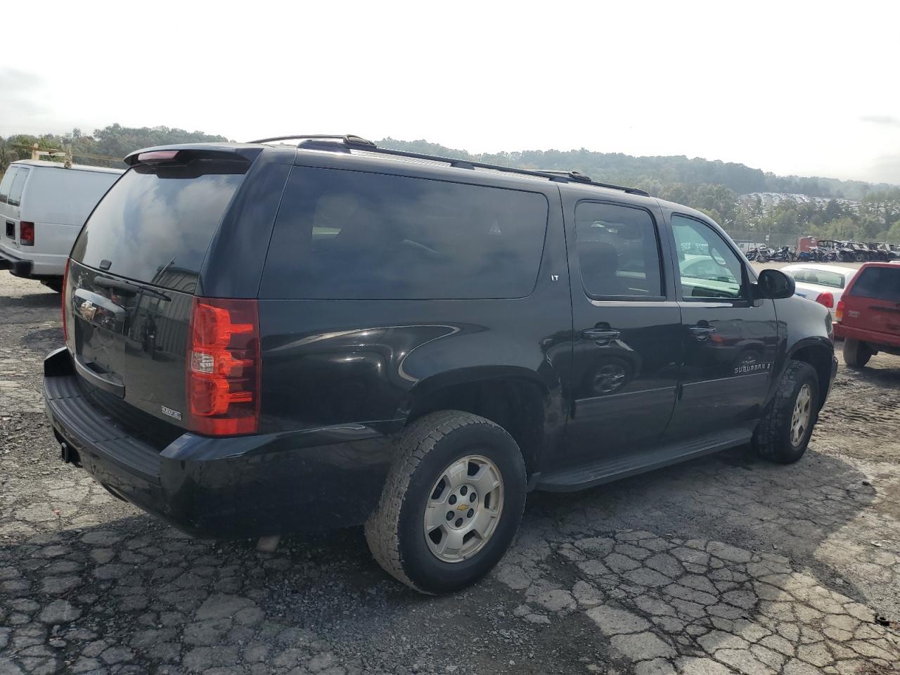 2009 Chevrolet Suburban - Image 3