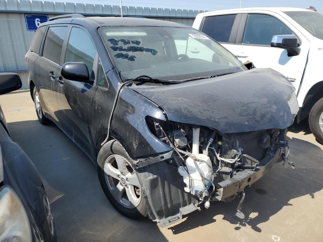 2019 Toyota Sienna - Image 4