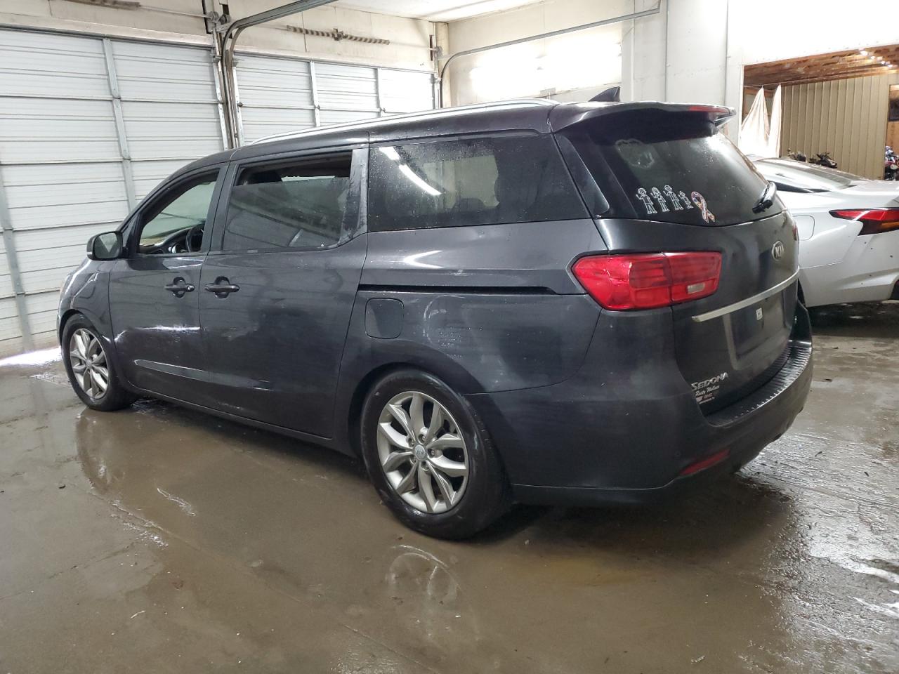 2019 Kia Sedona - Image 2