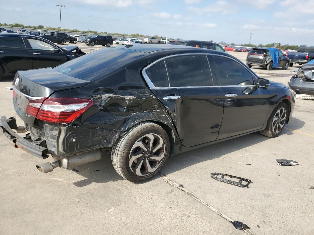 VIN 1HGCR3F84GA034675 2016 HONDA ACCORD no.3