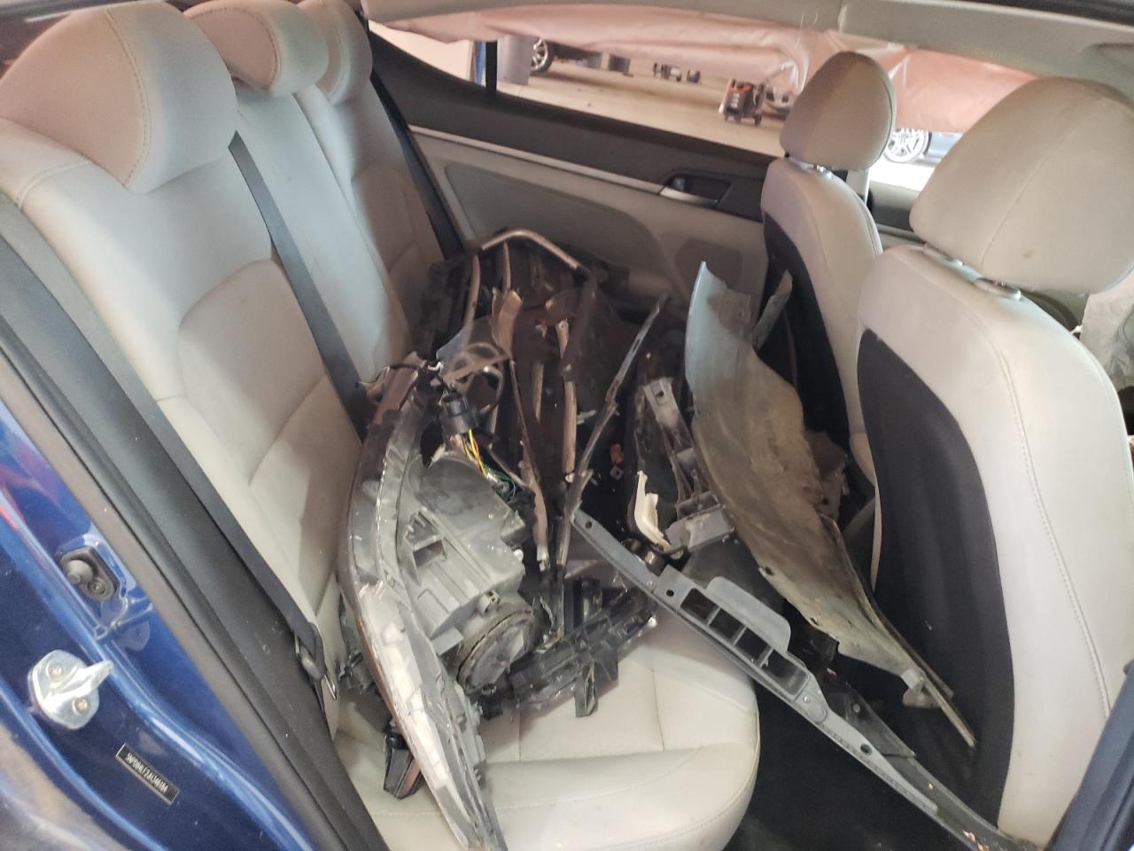 2018 Hyundai Elantra - Image 11