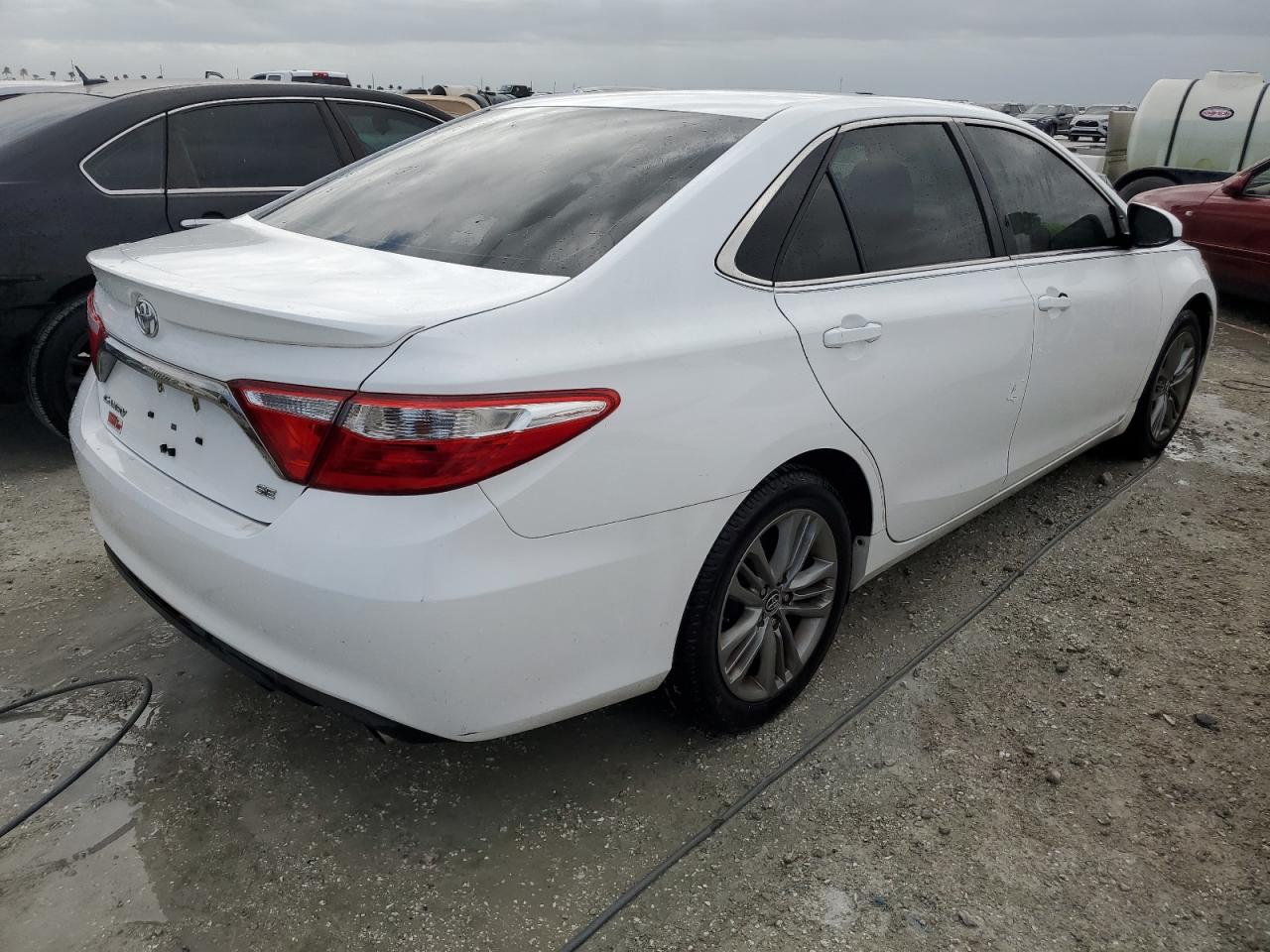 VIN 4T1BF1FK2GU136263 2016 TOYOTA CAMRY no.3