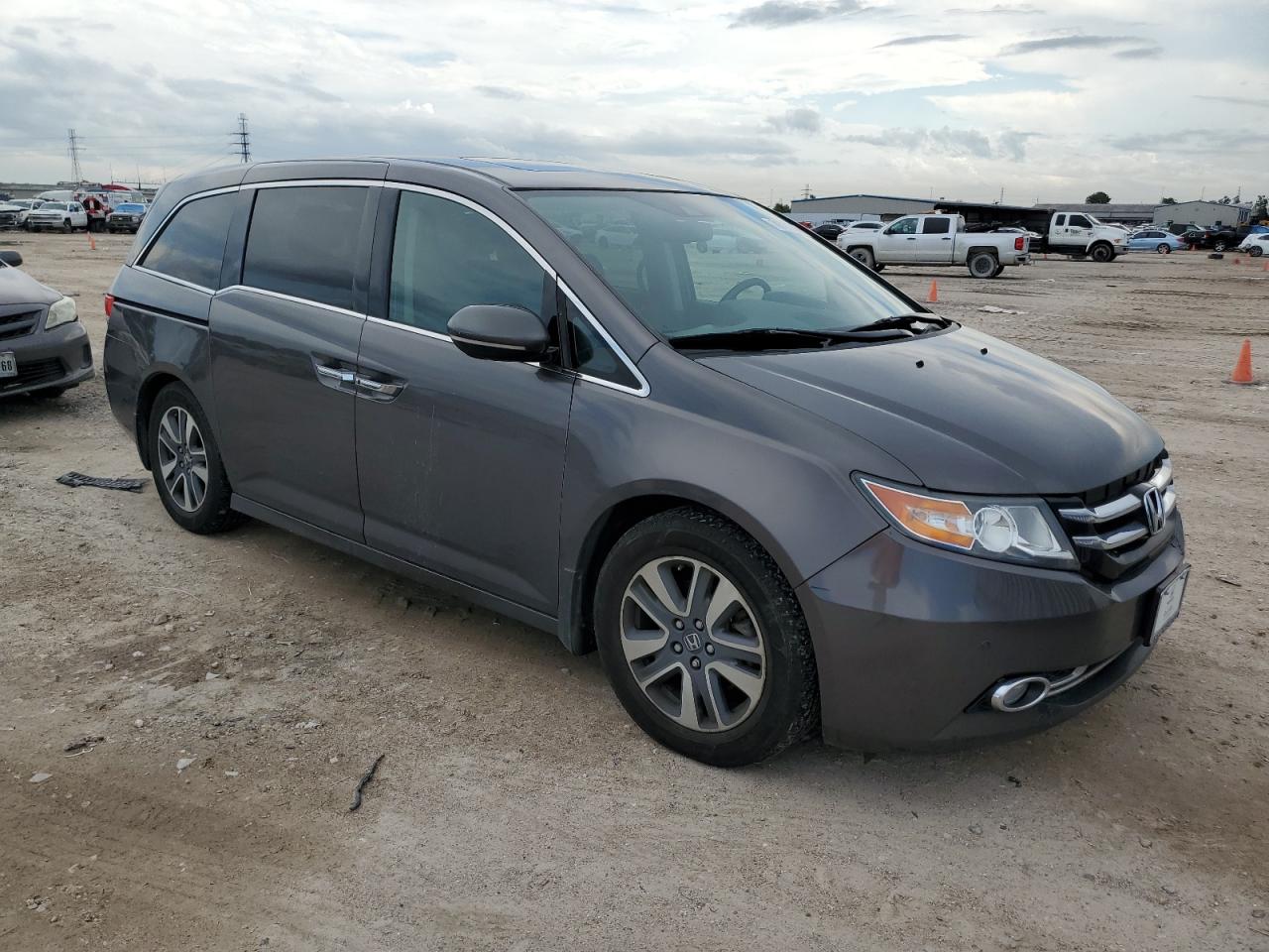 VIN 5FNRL5H90FB090775 2015 HONDA ODYSSEY no.4