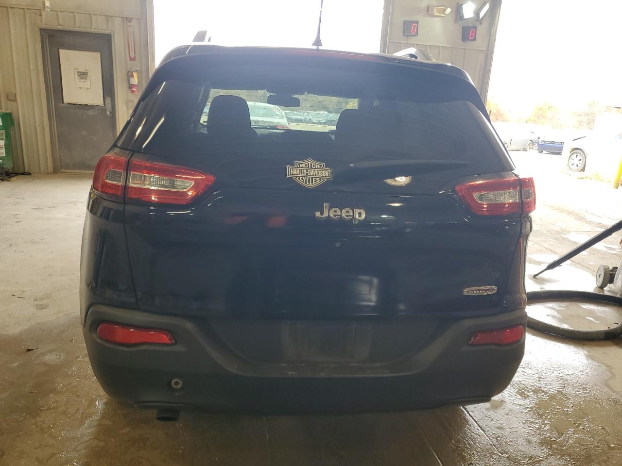 2016 Jeep Cherokee Latitude VIN: 1C4PJMCB6GW130548 Lot: 77482804