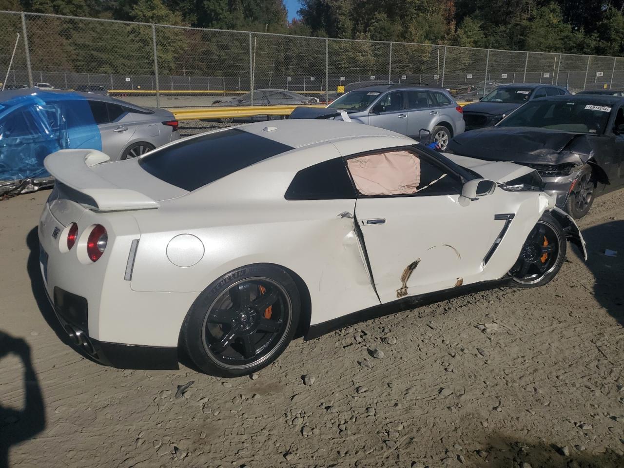 2010 Nissan GT-R - Image 3
