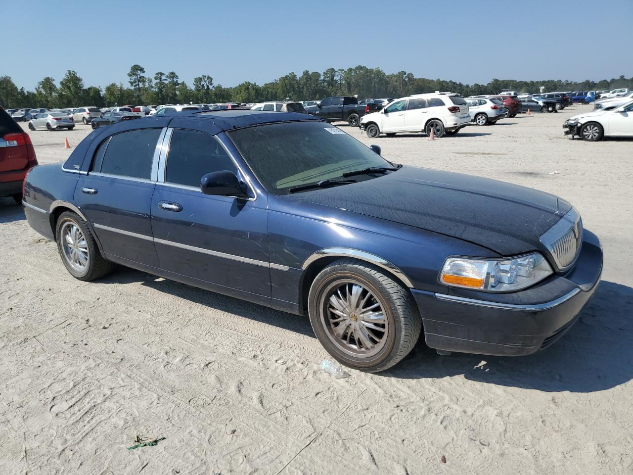 1LNHM82V97Y600733 2007 Lincoln Town Car Signature Limited