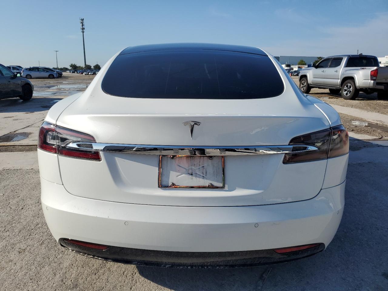 5YJSA1E26JF258371 2018 Tesla Model S