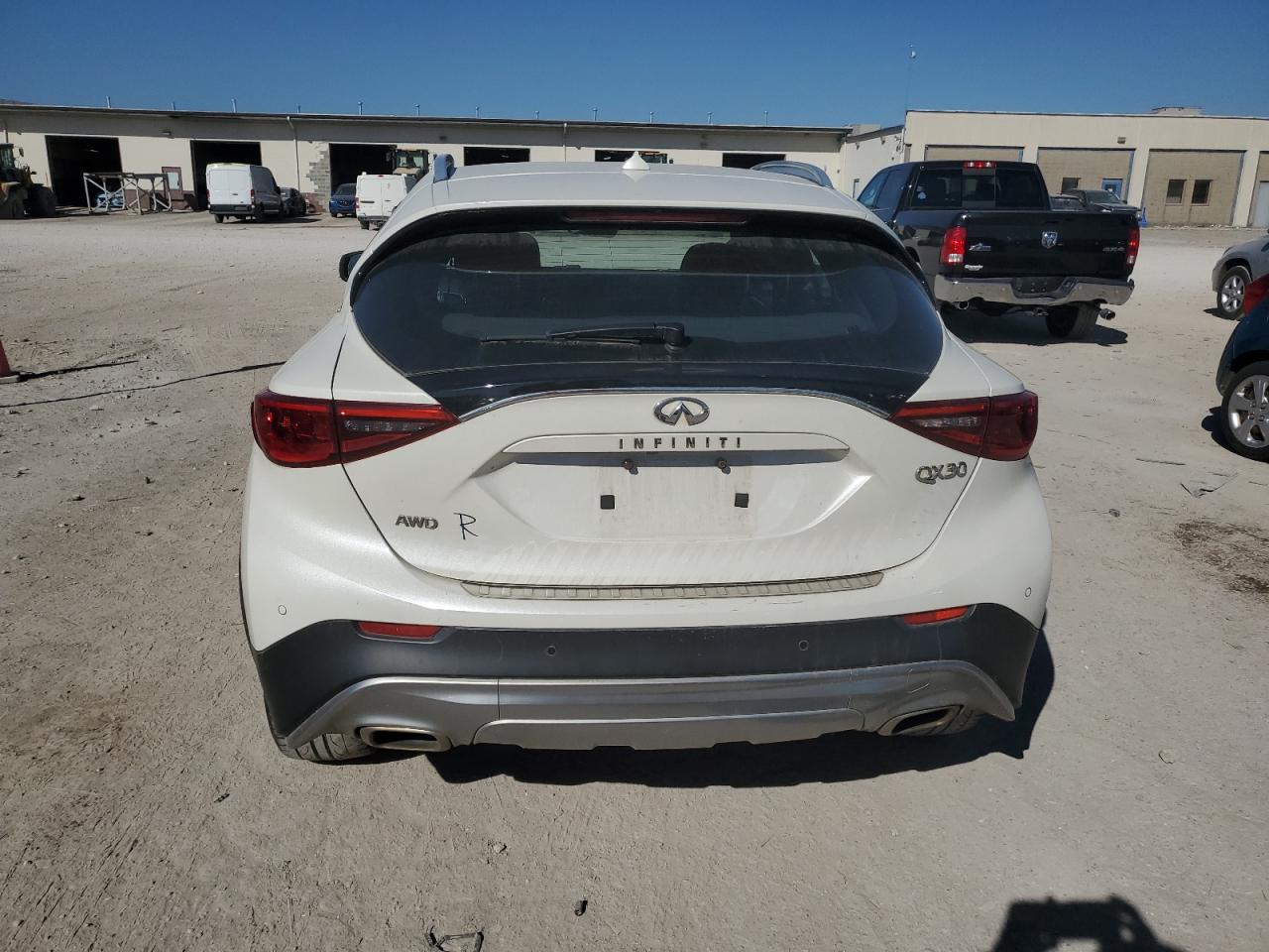 SJKCH5CR4HA036063 2017 Infiniti Qx30 Base