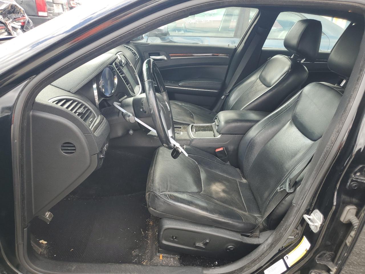 2012 Chrysler 300 - Image 7