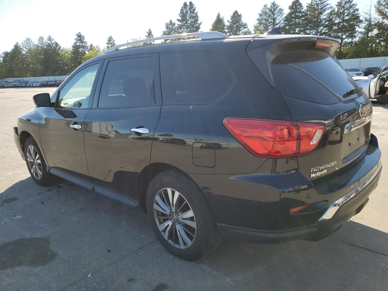 2019 Nissan Pathfinder - Image 2