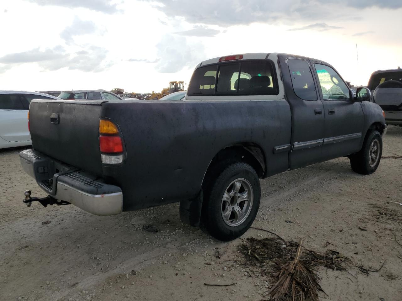 2000 Toyota Tundra - Image 3