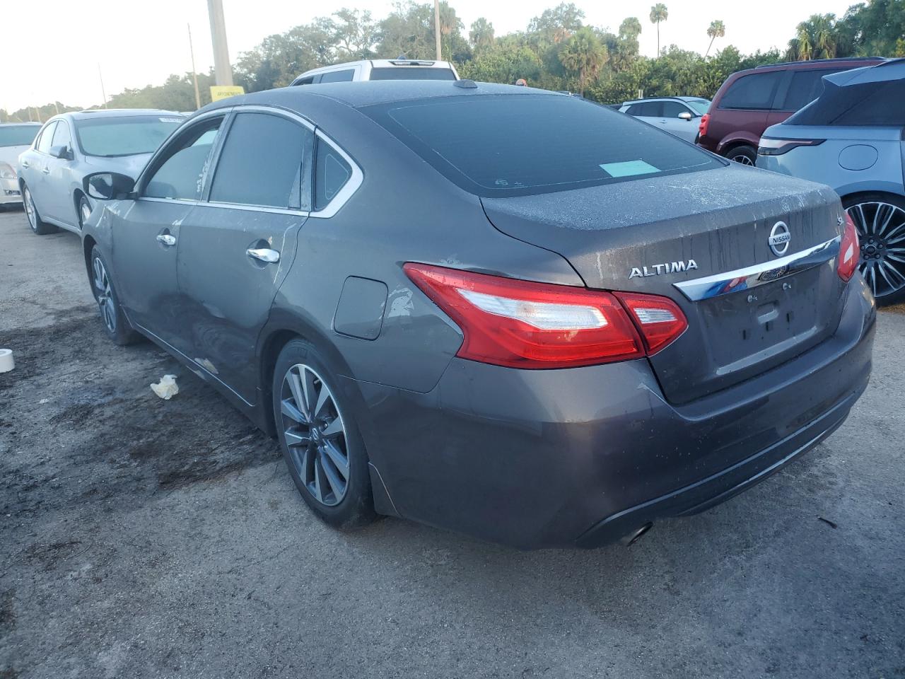 1N4AL3AP7HC157677 2017 NISSAN ALTIMA - Image 2