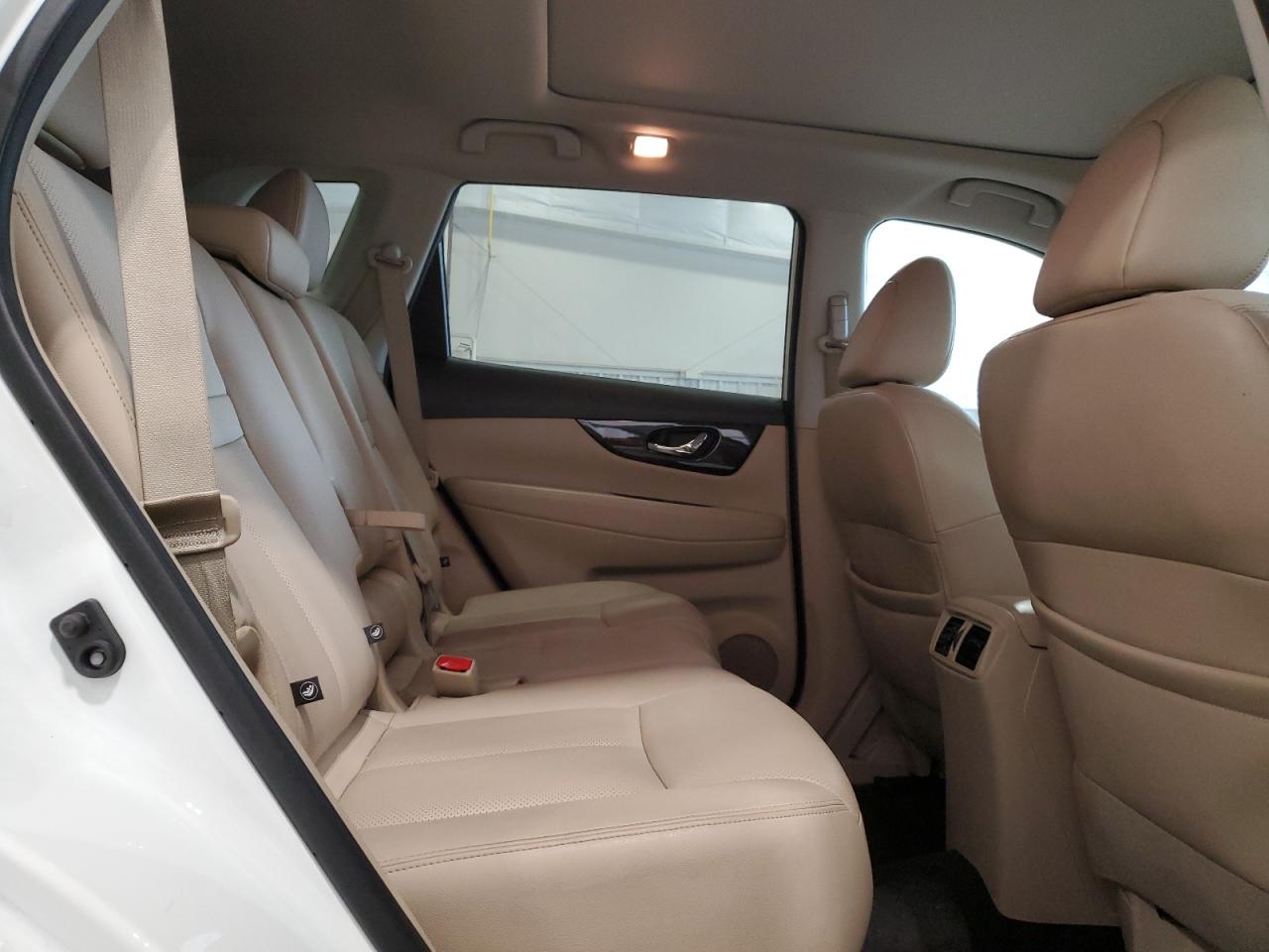 2018 Nissan Rogue - Image 11