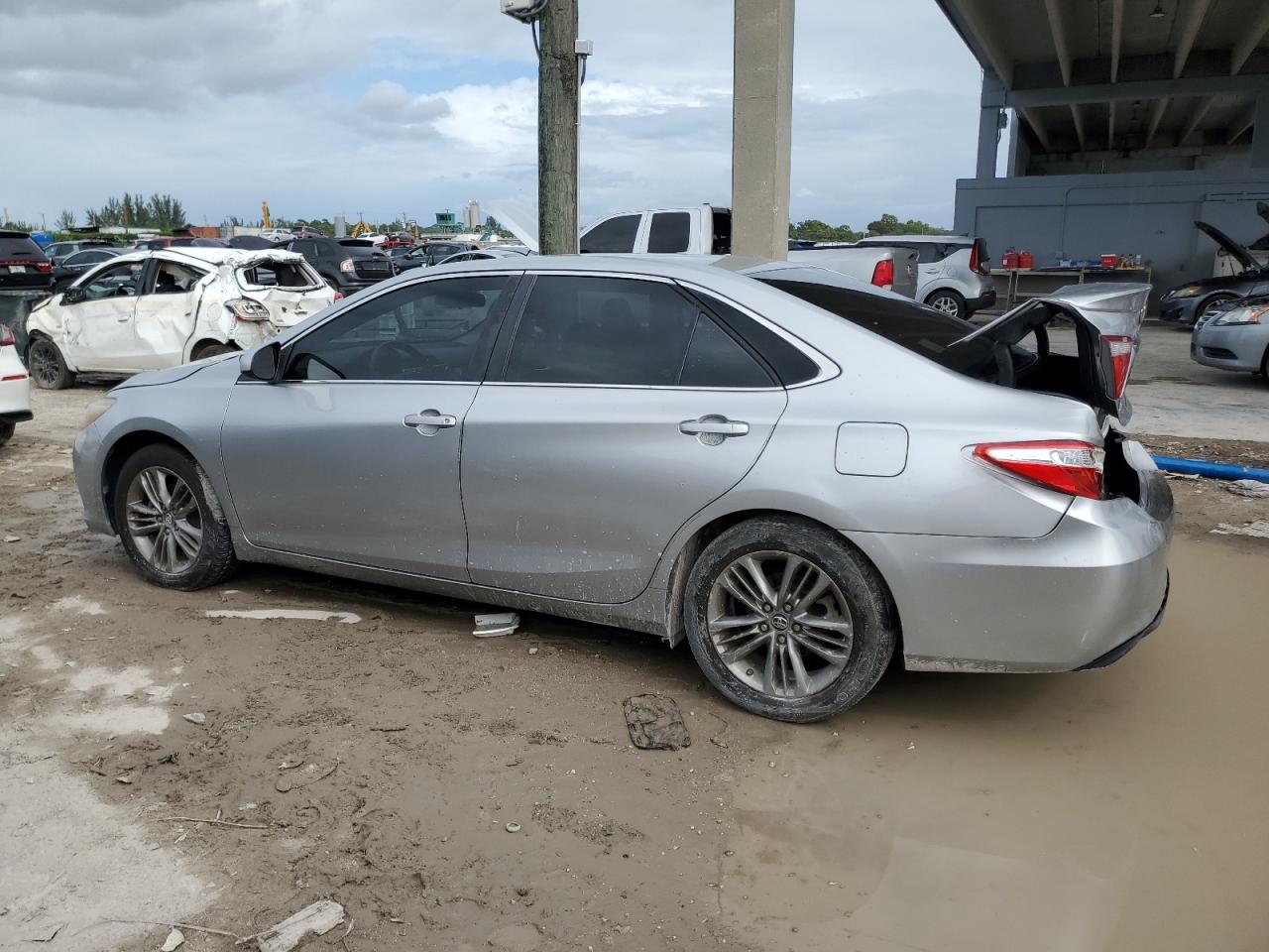 2015 Toyota Camry Le VIN: 4T1BF1FKXFU078532 Lot: 77438954