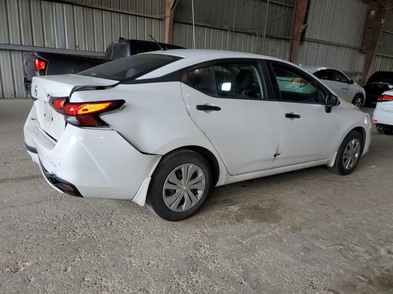 2021 Nissan Versa - Image 3