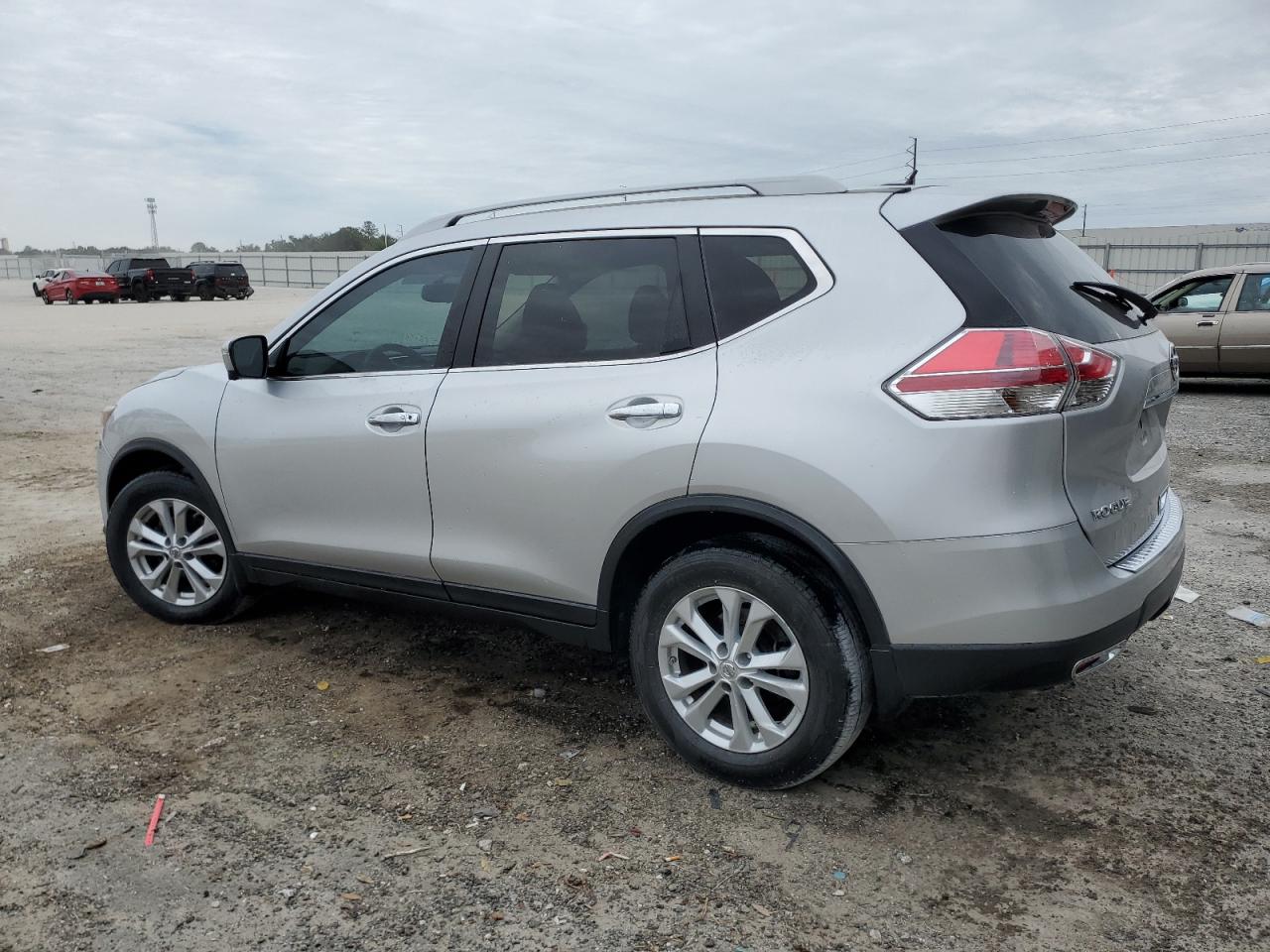 2014 Nissan Rogue - Image 2
