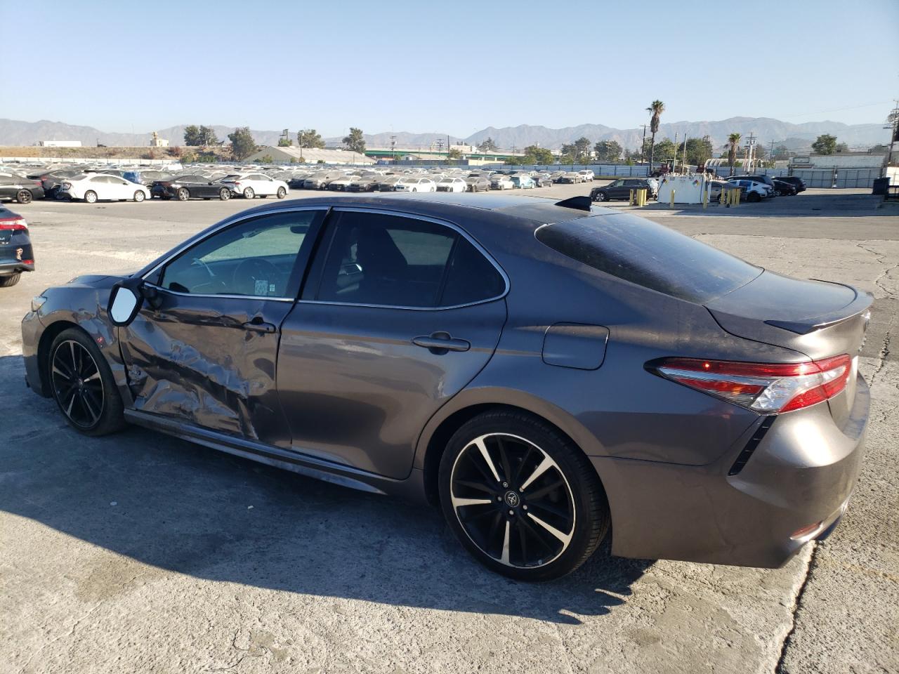 4T1B61HK9JU069388 2018 TOYOTA CAMRY - Image 2