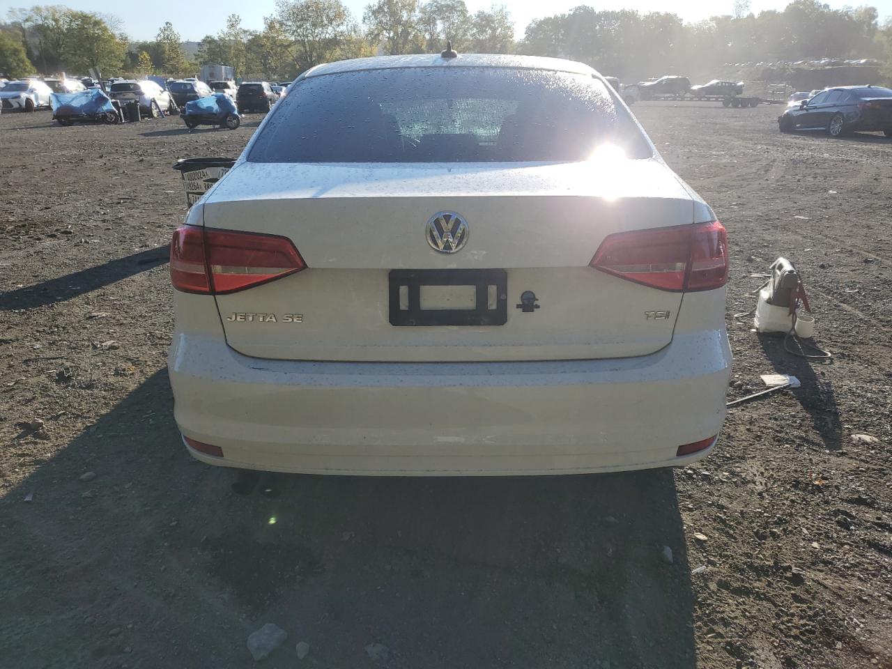 3VWD17AJ5FM264218 2015 Volkswagen Jetta Se