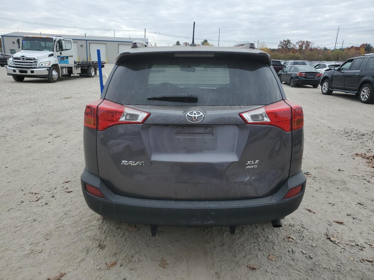 JTMRFREV8FJ041199 2015 Toyota Rav4 Xle