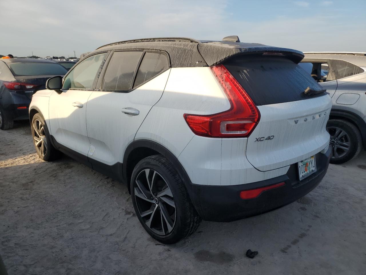 2021 Volvo Xc40 T5 R-Design VIN: YV4162UM4M2545203 Lot: 76198334