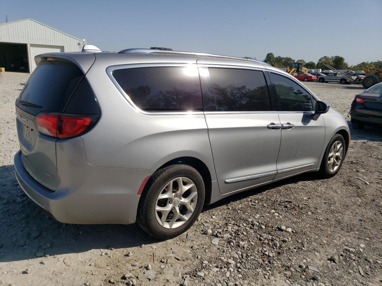 2020 Chrysler Pacifica - Image 3