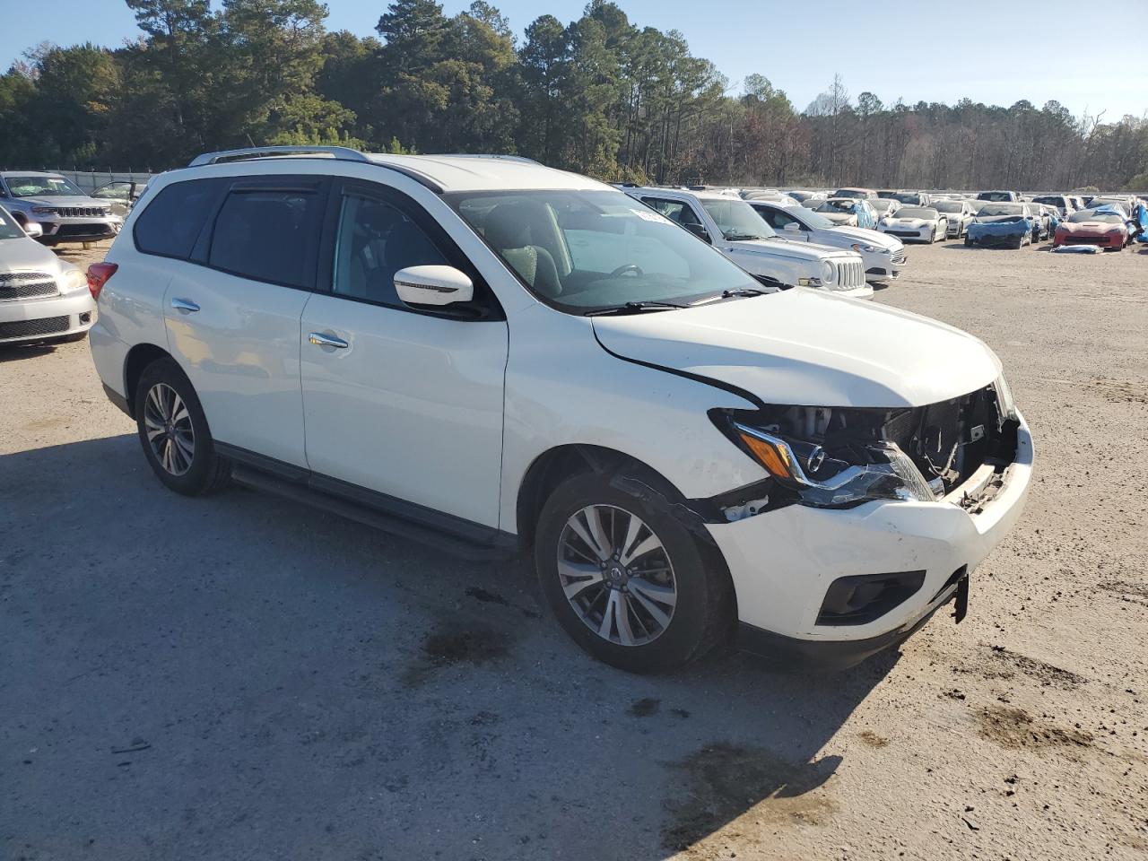 VIN 5N1DR2MN6HC664785 2017 NISSAN PATHFINDER no.4