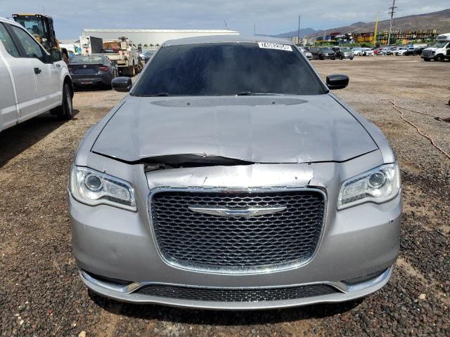 Sedans CHRYSLER 300 2015 Srebrny