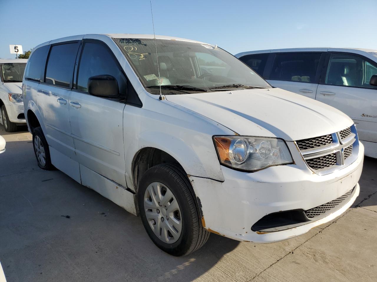 2017 Dodge Caravan - Image 4